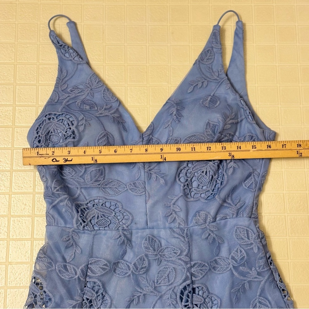 Elegant Blue Lace Midi Dress - Picture 4 of 5